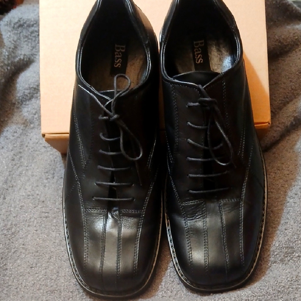 Bass Men Vintage Dress Shoes.